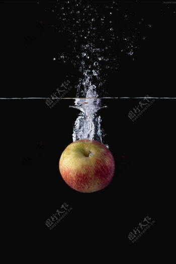 水珠水面水水果水果落水