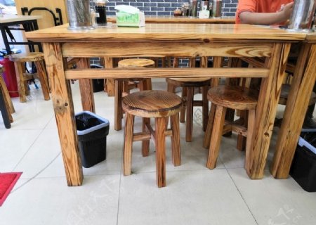 木凳木板凳实木餐桌面馆