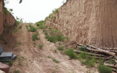 黄土山路