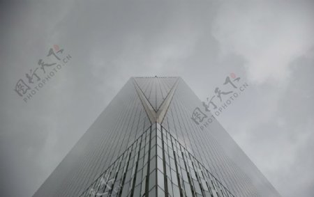 玻璃摩天大楼的角落视图