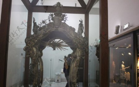 天主教艺术博物馆与墓室的文物
