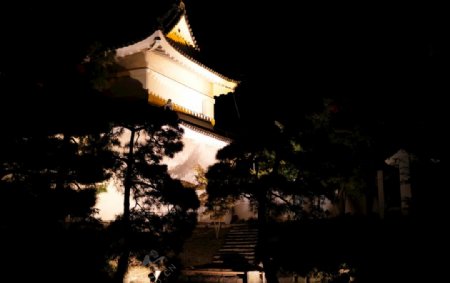 日本京都二条城角楼夜景