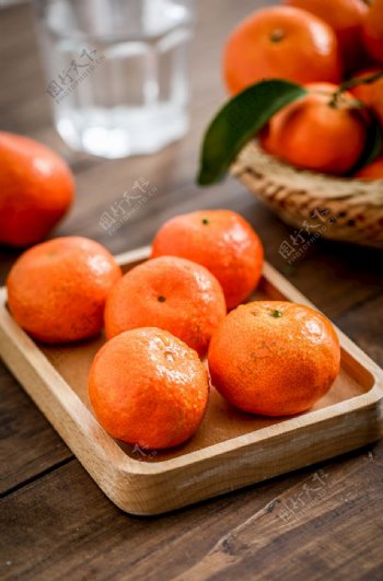 美味橘子正视布景图