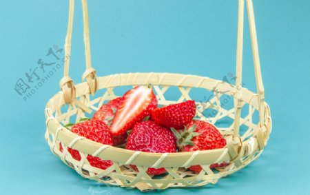 果篮草莓水果