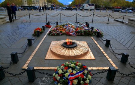 巴黎凯旋门无名战士墓不灭火炬