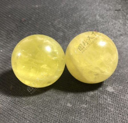 黄水晶球矿石