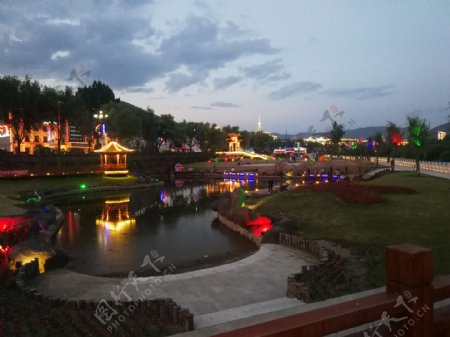 边境朝鲜族小镇夜景