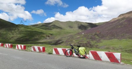 蓝天白云湖水