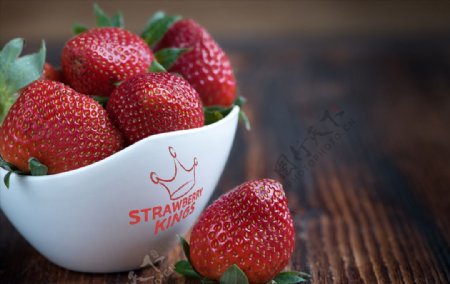 水果草莓展示设计PSD源文件