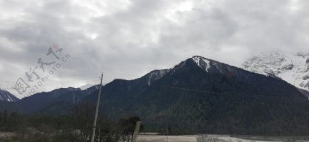 雪山山峰风光图片