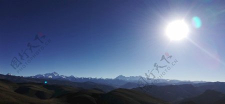 珠峰日出风景图片