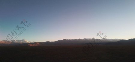 高原雪山荒漠日出风景图片