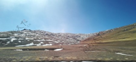 荒山雪地风景图片