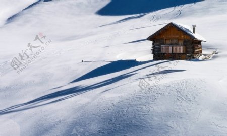 冬天小屋图片