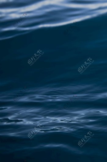 深蓝的大海图片