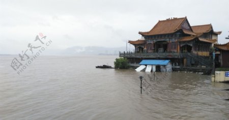 长江洪水来临图片