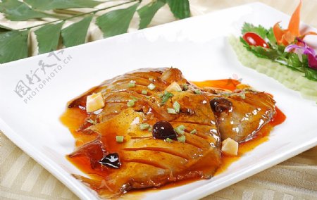 豫菜红烧海鲳图片