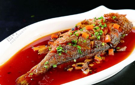 南北热菜红烧东海黄鱼图片