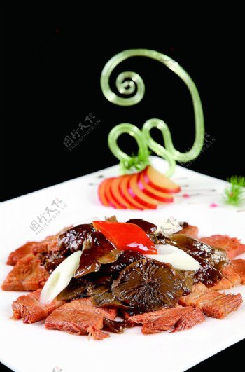 南北热菜苔蘑小炒肉图片