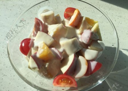 水果沙拉酸奶图片